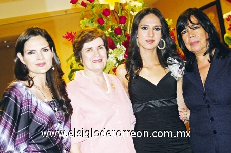 Boda en puerta
Eva Albores, Kay de Albores, Alejandra Salas y Juana María de Salas.