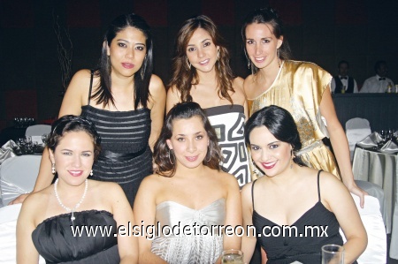 María, Daniela, Luly, Johanna, Dora y Syyin.