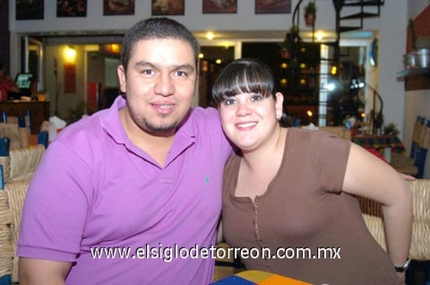 10052009 Gustavo Flores y su esposa Adriana de Flores.