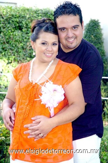 13052009 Brenda Janeth García de Carrillo con su esposo Fernando Carrillo Gómez.