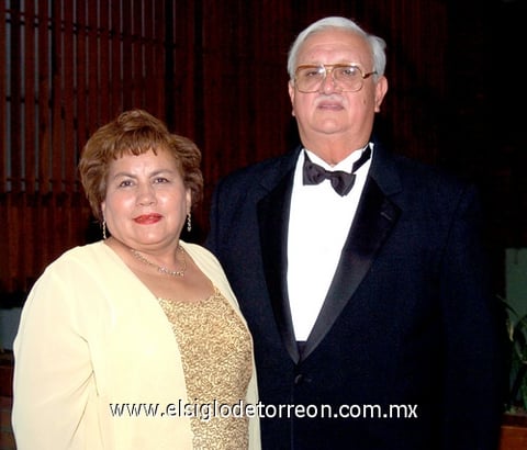 14052009 Rebeca Marín y René González, en la fiesta.