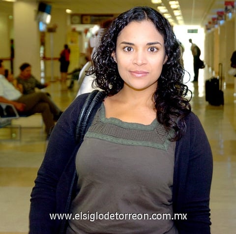 14052009 Xóchitl Cuevas llegó de la Ciudad de México para cumplir con trabajo.