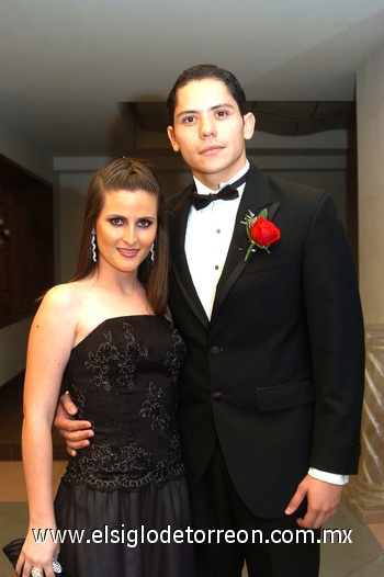 18052009 Paulina y Anuar disfrutaron del banquete nupcial.
