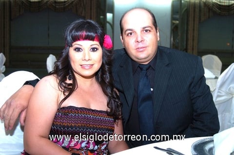 16052009 Yoyi de Martín en compañía de su esposo Ernesto Martín Macías.