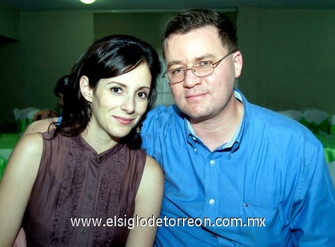 19052009 Mayte y Yaco, felicitaron a doña Asunción.