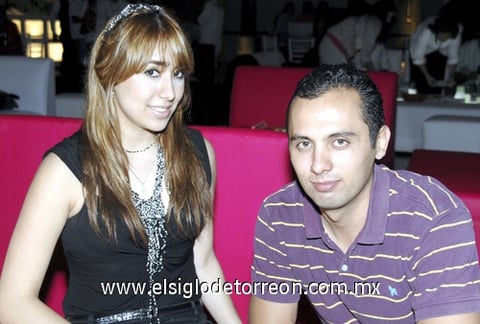 26052009 Adriana y el invitado especial, Gabriel de la Mora.