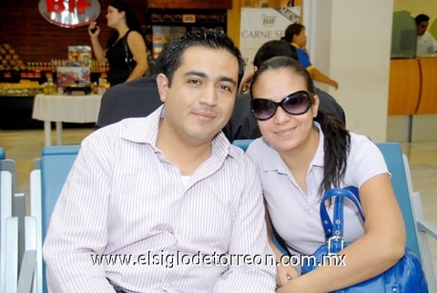17052009 Jorge Valdés de la Rosa y su esposa Idania Portillo.
