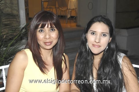 01062009 Rocío Arredondo y Zulma Gómez disfrutaron de reciente evento.