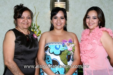 01062009 Claudia Mayela Ríos Mares junto a las organizadoras de su fiesta prenupcial: Rosa Mayela Mares de Ríos y Liliana Gisela Ríos de Tinoco.