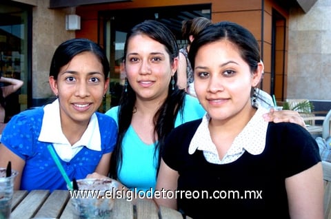 01062009 Adriana Plascencia, Lucía Gallegos y Cecilia Calderón.