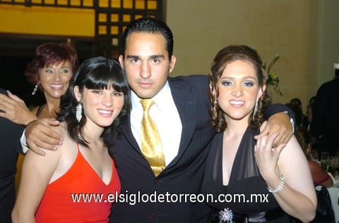 01062009 Marcela Soto, Gustavo Soto y Mónica Cano.