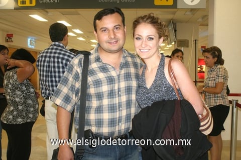 01062009 Saúl Pacheco y Karina Reyes se fueron a disfrutar de las playas de Cancún.