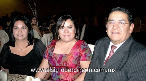 04062009 Patricia García, Laura de Trejo y Antonio Trejo.
