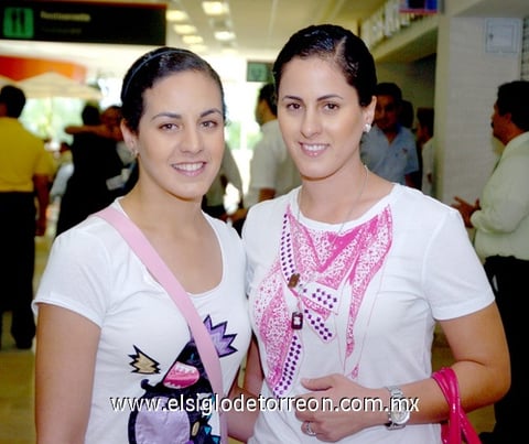 04062009 Marcela y Nadia Dabdoub llegaron de la Ciudad de México.