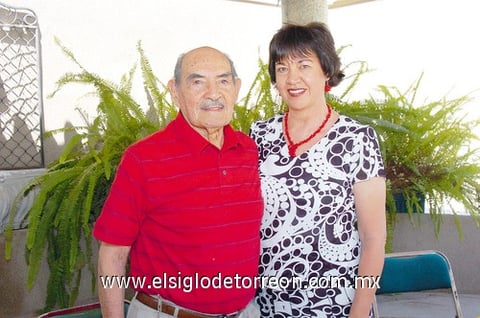 08062009 Octavio con su esposa Esperanza de Olvera.