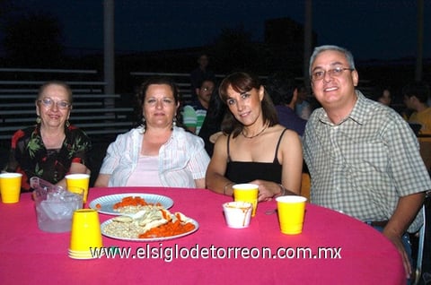 06062009 Jesús Iván Lozano con sus papás