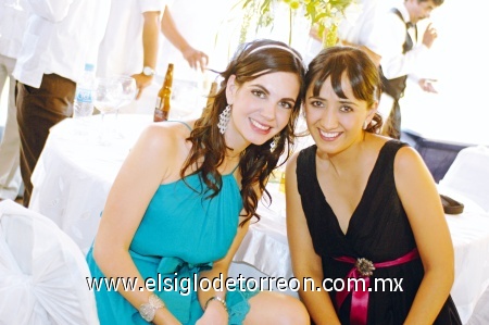 Las primas de los novios se mostraron muy complacidas por dicho acontecimiento.
