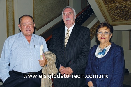 Christian Collier, Ricardo Kientzle y Claudia Máynez.