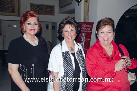 María Elisa de Madero, Minerva de Villarreal y Gloria de López.