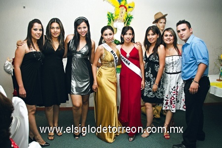 Mireya Livas, Jaqueline García, Berenice Alonso, Nubia Villa, Azucena Campos, Doriam Vargas, Liliana Monteverde y Gerardo García.