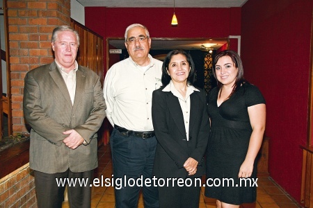 Muestra gastronómica
Gabriel Cornú Máynez, Yamil Darwich Ramírez, María Teresa Diáz y Karina Ortíz.
