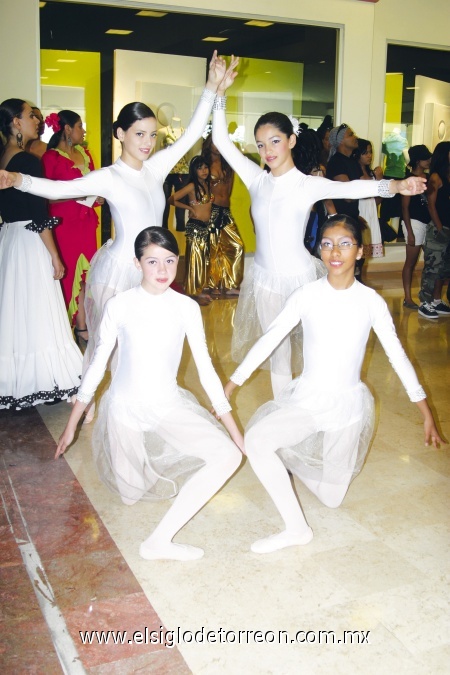 Marifer Estrada, Giovanna Alba y Luisa Ramírez.