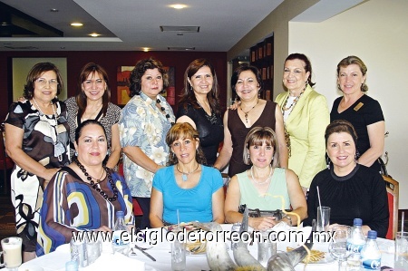 Informan actividades
Miembros del Consejo Lagunero de Jueces en Horticultura y Diseño.