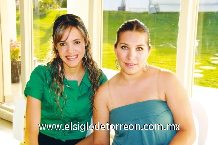 Georgia Beltrán y Karla Villanueva.