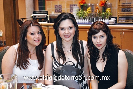 Adriana Linares, Sofia de Dabdoub y Deborah Fernández.