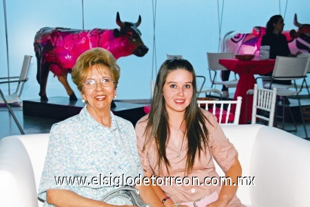Aurorita y su nieta Perlita Máynez.