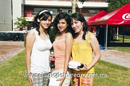Andrea Alvarado, Leslie Chávez y Sofía Rojas.