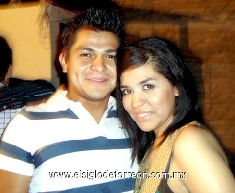09062009 Carlos y Marisol en reciente festejo.
