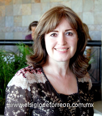 09062009 Gloria Martínez de García fue despedida por un grupo de amigas en conocido club, por su cambio de residencia a Morelia.