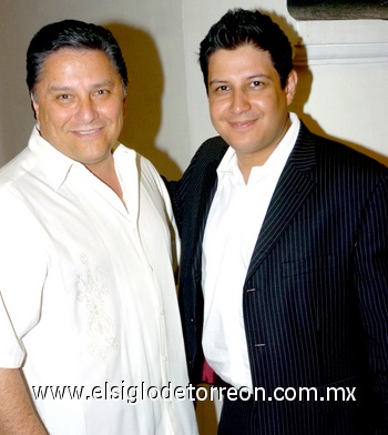 10062009 Rogelio Ramos y Rafael Carreón en un evento social.