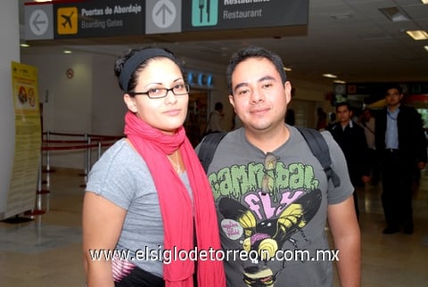 15062009 Olga Zurita y Sixto Mendoza viajaron con destino al Distrito Federal.