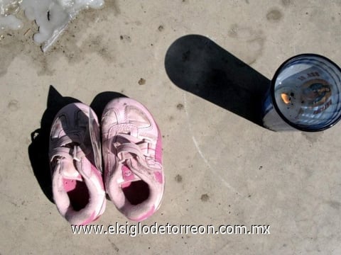 'Comencé a documentarlo.  Había, en todos esos pares de zapatos, en la cera desmoronada y ceniza, un sentimiento desgarrador de humanidad', relata Ernesto Ramos.