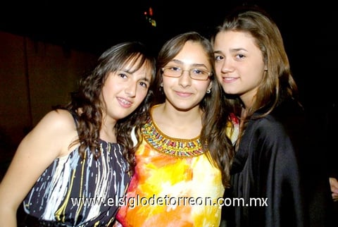 05062009  Ivanna, Valeria y Marifer.