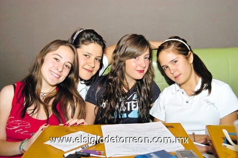 07062009 Ana Mary Iza, Ivonne Sayavedra, Pamela Peña y Birina Carlos.