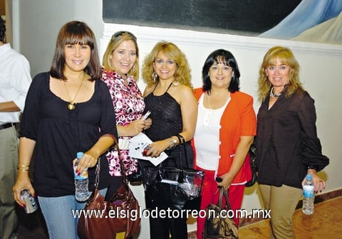 07062009 Sonrientes. Raúl Gutiérrez, Itzuri Arriaga, Pamela Alba, Sofía Soto, Ricardo y Rebeca Marín.