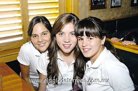 07062009 Fernanda, Paty y Brenda.