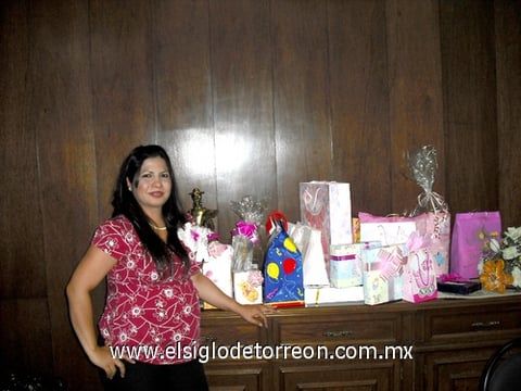 07062009 Marcela Ávila, espera feliz el nacimiento de su bebita.