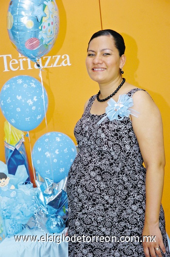 07062009 Argelia Monserrat García de Salazar espera el nacimiento de su primer bebé, el que se llamará Jorab.