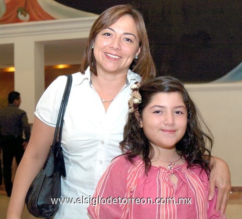 17062009 Claudia de Arreaga y Cristina Arreaga.