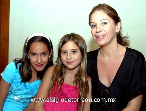 17062009 Gabriela Acosta, Gabriela y Sara Alicia Rivera.