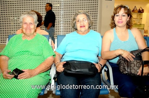 17062009 Estela Unzueta y Guadalupe Rivas despidieron a su hermana María Elena Unzueta.