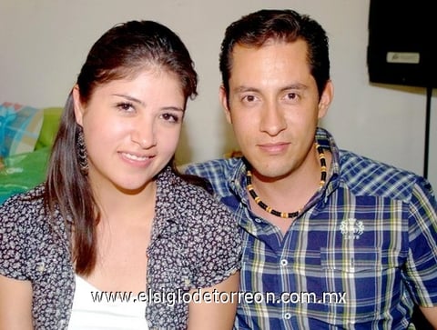 18062009 Nora Rojas González y Luis Carlos Dávila, en reciente evento social.