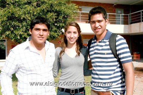 14062009 Antonio Chávez, Jenifer Beuchot y Toto Cobos.