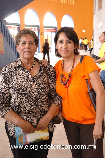 14062009 Gabriela Yáñez y Virginia Martel.