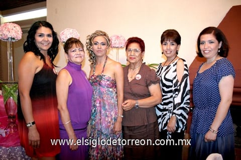 14062009 Novia. Angélica fue despedida por Isela, Laura, Olga, Nora y Érika.