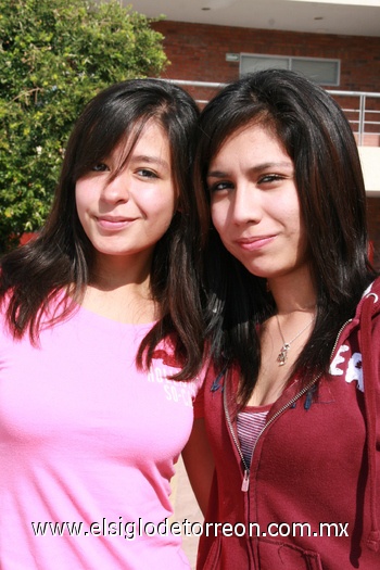 14062009 Nallely Tapia y Charmein Izaguirre.